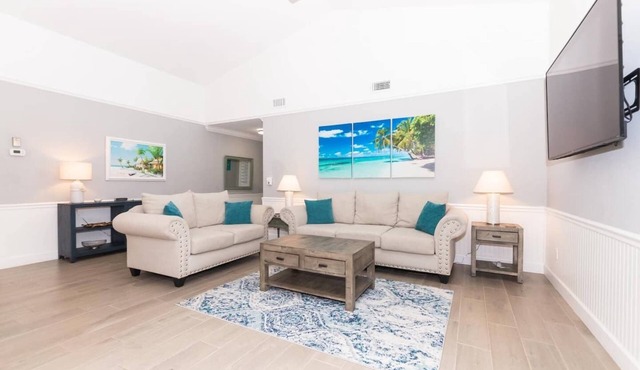 Island Home with Whirlpool & Pool Access close to Downtown