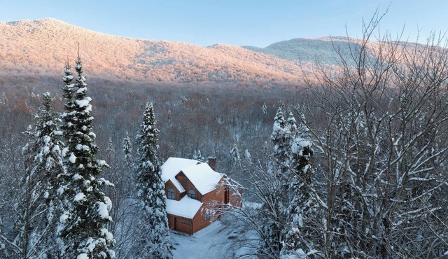 Jay Peak 3 mi - secluded with spectacular view!