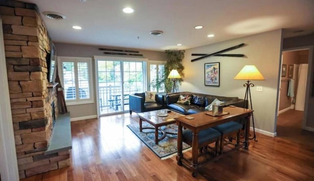Jiminy's GEM: ski-in/ski-out 3br/3ba condo at base