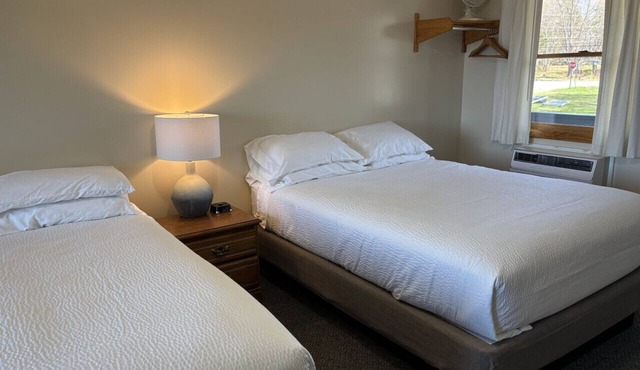 Juniper Motel-Double Queen-Room20*Pet Friendly*ATV Access*Dock*Waterfront