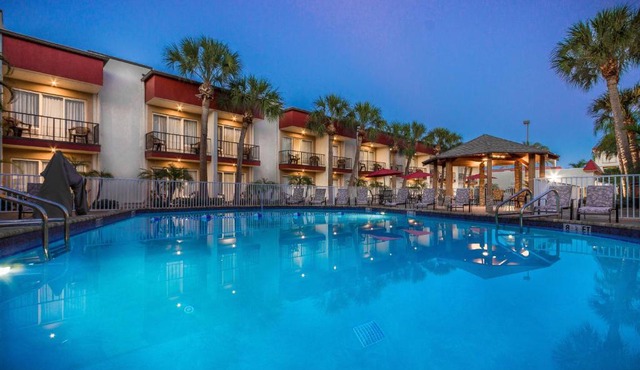 La Quinta by Wyndham Clearwater Central