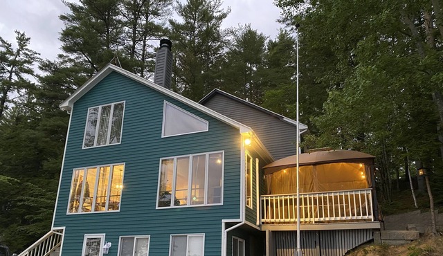 Lake Front Property with Breathtaking Views and Sunsets