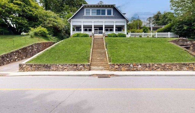 Lake Junaluska Retreat: Gas Grill, Family Fun, Serene Views, Pool