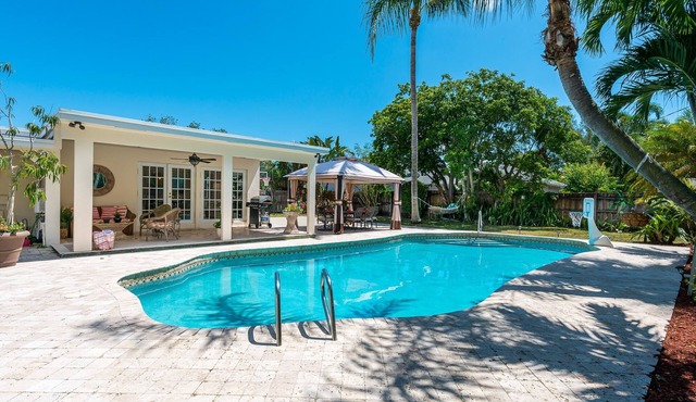 Lake Shores Haven | Family Fun! Pool & Hot Tub!