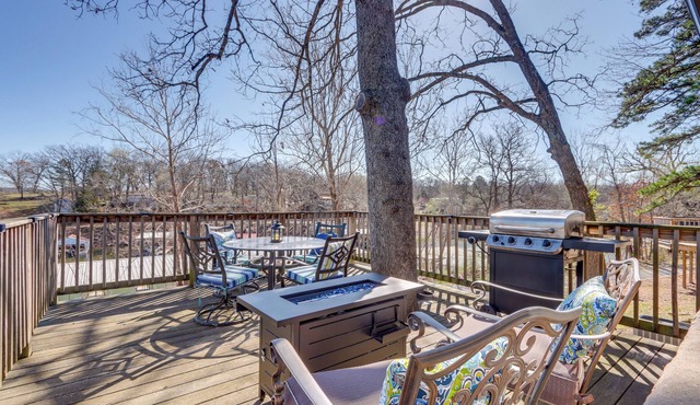 Lakefront Eucha Escape w/ Views & Boat Slip!