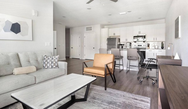 Landing | Chic 1BD, Gym, Pool