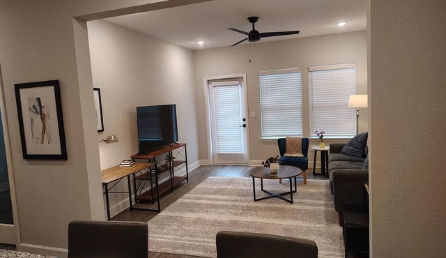 Landing | Chic 2BD, Gym, Pool