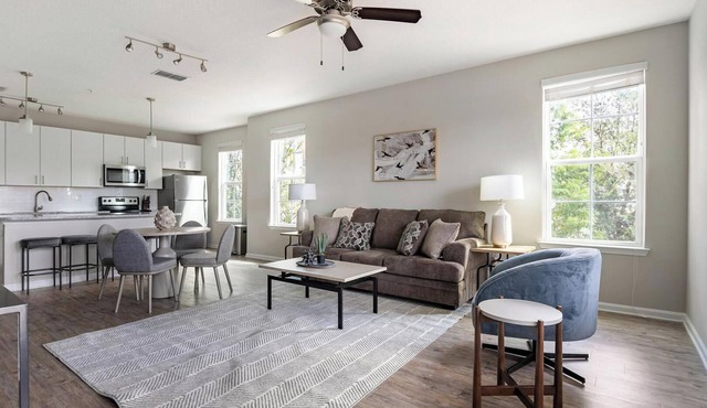 Landing | Spectacular 1BD, Clubhouse, Pool