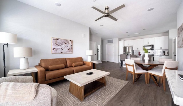 Landing | Stunning 2BD, Gym, Pool