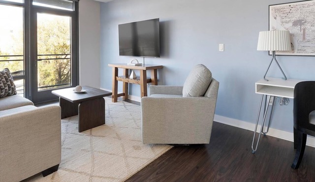 Landing | Stunning 2BD, Clubhouse, Pool
