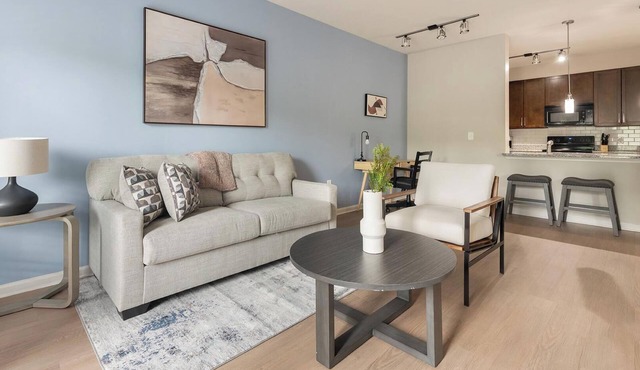 Landing | Stylish 1BD, Pool, Gym