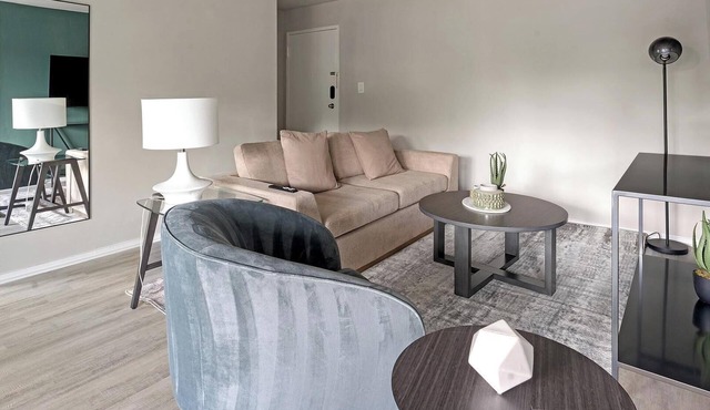 Landing | Stylish 1BD, Pool, Gym