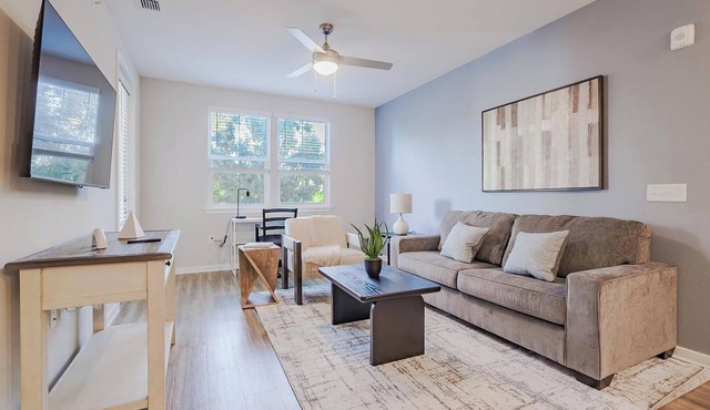 Landing | Stylish 2BD, Game Room, Pool