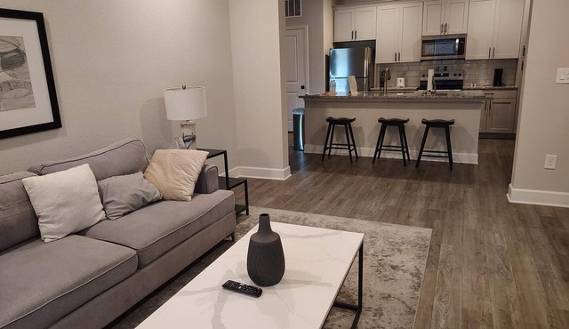 Landing | Stylish 2BD, Gym, Pool
