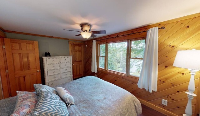 Lazy Cove Cottage (Waterfront on Moosehead Lake!)