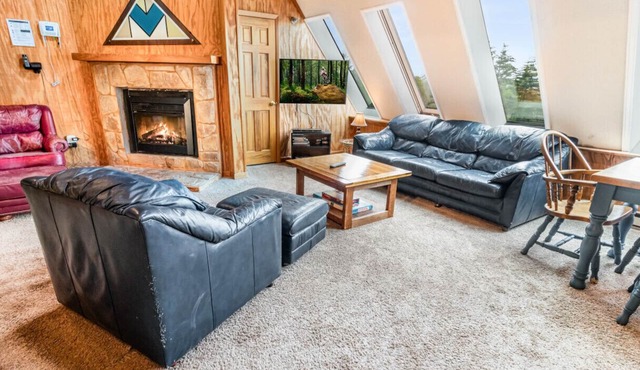 Leatherbark 306A 2BR/1BA Sleep 8 Fireplace Wi-Fi Close to Village & Slopes