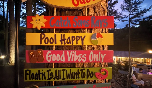 Little Owl Cabin #10 - Sleeps 6. Resort Pool&Spa, Fire Pit. SDC 1 mi. Dogs ok!