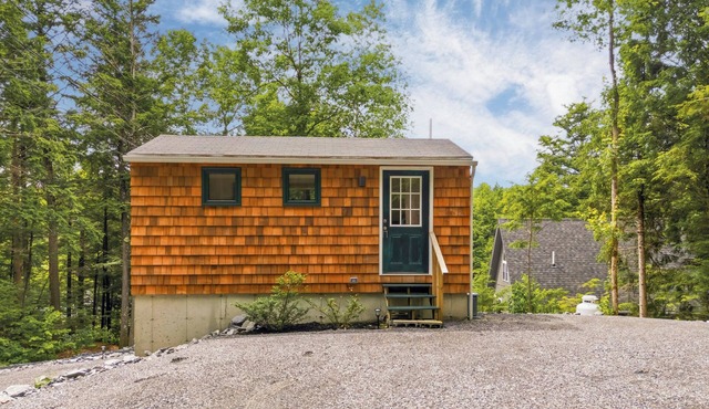 Little Pines Cabin in Belgrade Lakes Waterfront with Dock