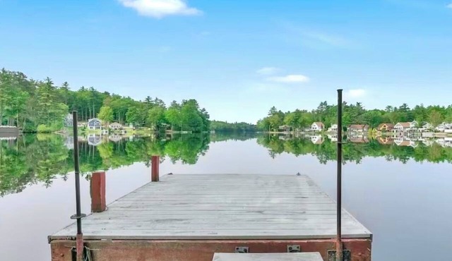 🌊 🦆 Loon's Landing ☀️ 🛶: Sunset-Facing Maine Cottage w/hot tub & grill!