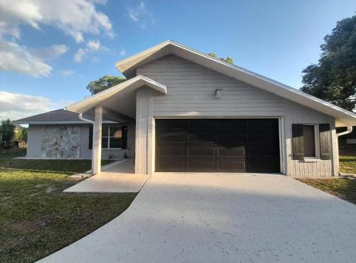 Lovely 2-bedroom house with AC, relaxing and stylish in Weeki Wachee, Fl