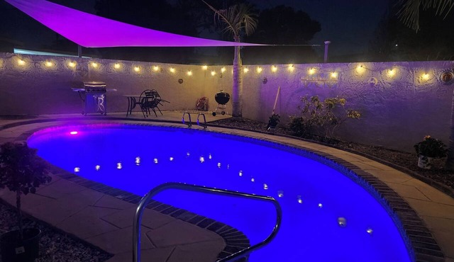 Lovely 3-bedroom heated pool house with AC in vibrant Melbourne