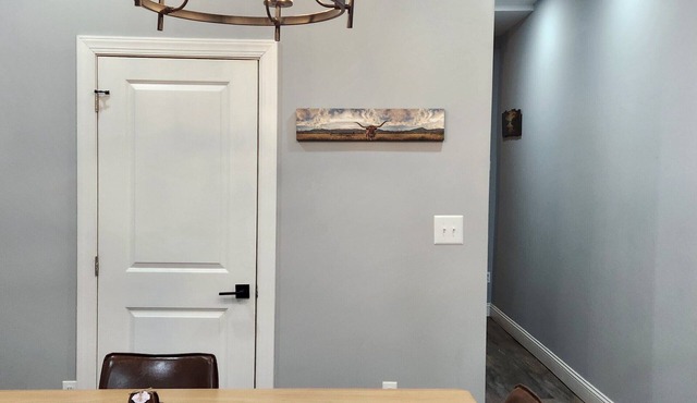 Lovely 4-bedroom home in Baltimore for a relaxing getaway, travel work & study