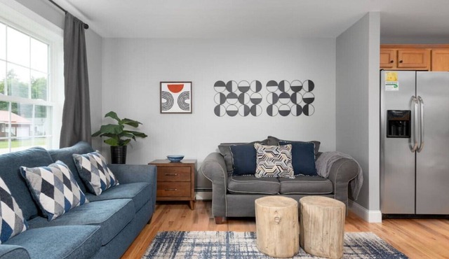 Lovely & Bright House w/ Game Room| Near Portland