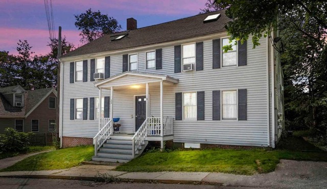 Lovely Downtown Oasis Near Hospitals, Colleges, and Beaches