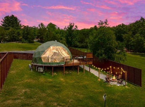 Luna Dome - Lakefront with Hot Tub, Wi-Fi, Sleeps 4