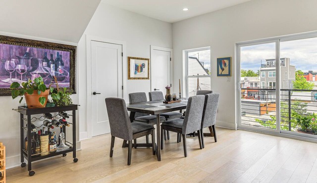 Luxe NW DC Condo w/Rooftop Deck: .7 Mi to Howard