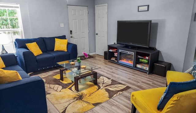Luxurious beds, remodeled, very clean, quiet neighborhood, big backyard & tree!