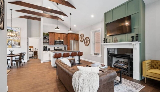 Luxurious Design | Easy Access to Downtown Pittsburgh | Sleeps 4