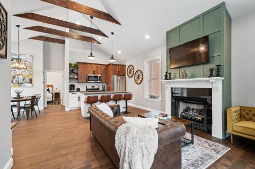 Luxurious Design | Easy Access to Downtown Pittsburgh | Sleeps 4