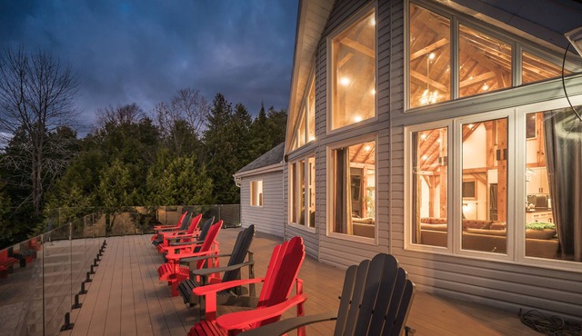 Luxurious Lakefront Mansion: Your Dream Getaway!