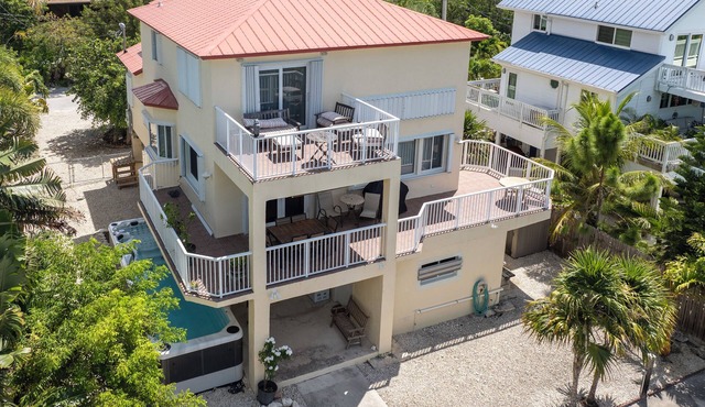 Luxury 4BR Cudjoe Key Retreat | Swim Spa, Dockage & Boater's Paradise