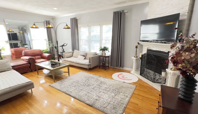 Luxury and Large 3-bedroom house in Winchester close to Boston & Salem