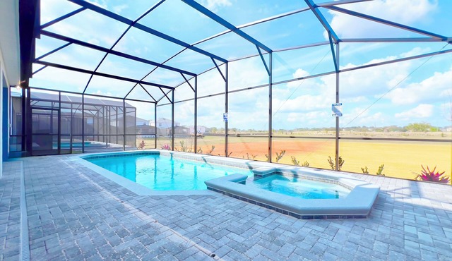 LUXURY LIVES 8 BEDROOM 6 BATHS REAR END HOME WINDSOR CAY |Complimentary Pool&BBQ