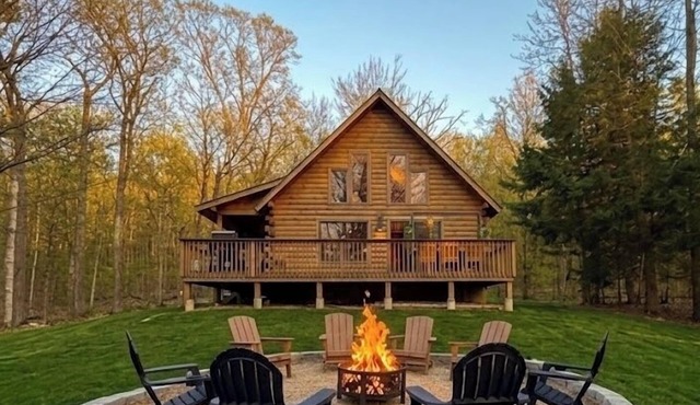 Luxury Log Cabin - Private Forest & Custom Fire Pit - Near Franconia Notch