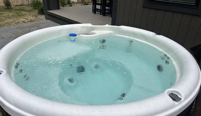 Luxury Loon Mountain Escape | Hot Tub & Views
