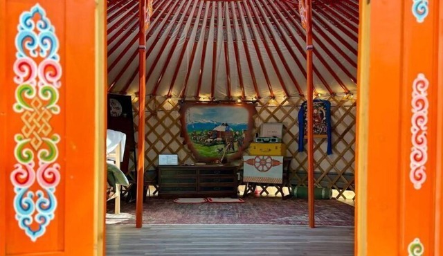 Luxury Nomadic Yurt Romantic Getaway with Sauna and Hot Tub on private 8 acres