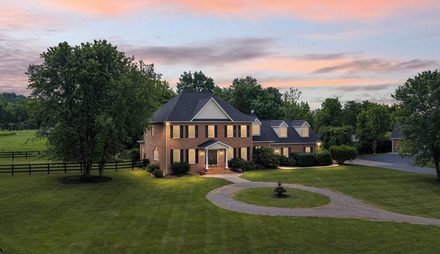 Luxury Vineyard Estate, Private Pool, Winery Views, 3 Suites