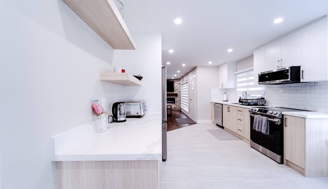 Luxury waterfront cottage in Peterborough