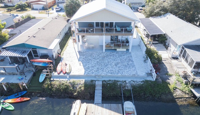 MANATEE CROSSING 3Bd/3Ba w/Studio, Private Dock & Kayaks, Weeki Wachee, FL