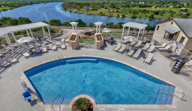 Marble Falls | Group Lake Getaway | Pool + Lake | 3BR Sleeps 10