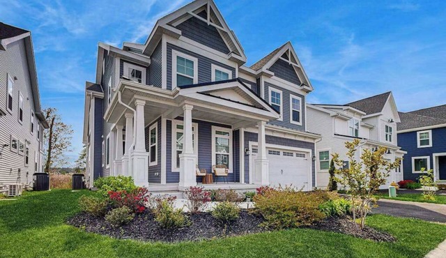 Marlin Chase home with resort amenities, deck, grill, Free WIFI