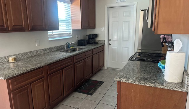 Marvelous 3-bedroom house with AC in welcoming Cocoa, and a private pool
