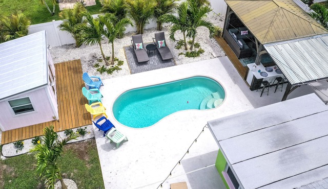 MINI-RESORT: Poolside Bungalow + Poolside Cabana! 5 Minutes to Beach &