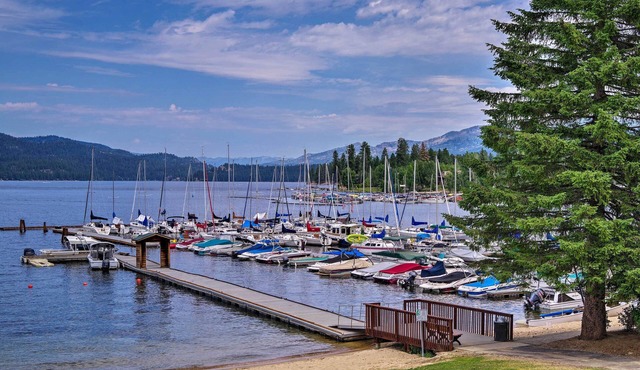Minutes away from Beach, Marina, Shopping & Dining