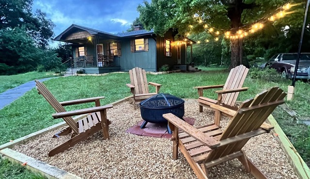 Misty Mountain Cozy & Stylish 2BR Cabin w/Fire Pit near River & Attractions