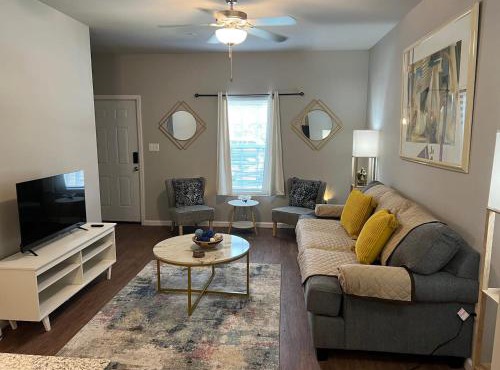 Modern 2BR Townhouse Near SGMC, VSU & Moody AF